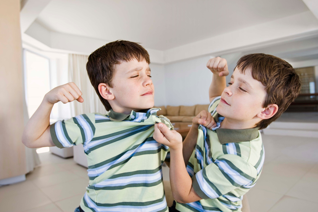 Twin boys fighting